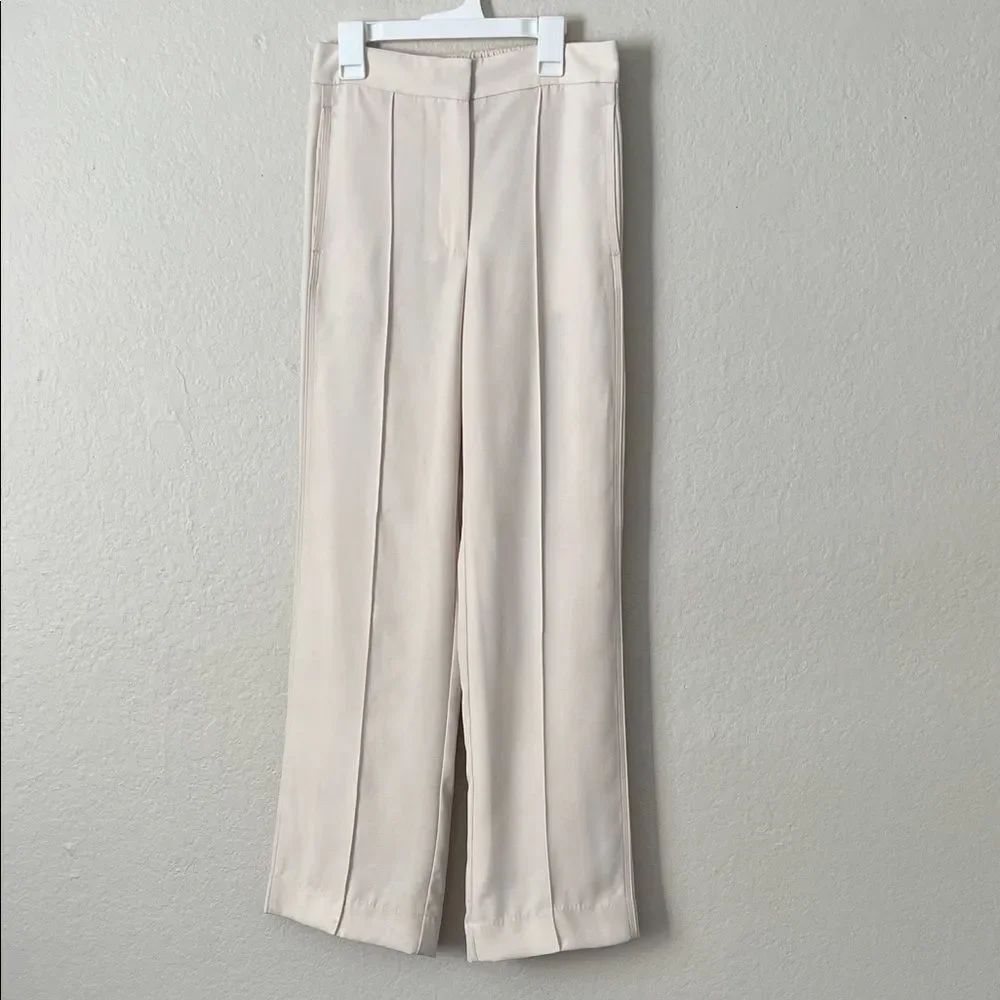 Like New! House of Harlow Elegant Cream Pleated Trousers in Size XS